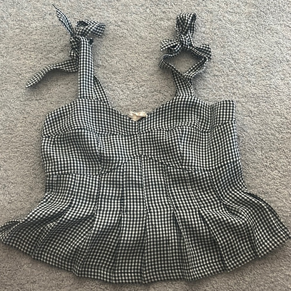 Supper cute crop top!!